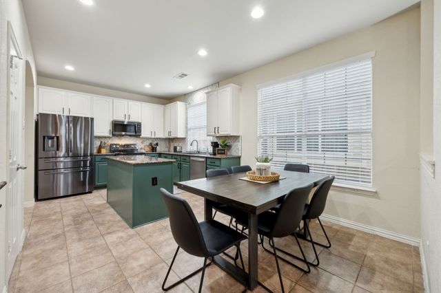 1261 Golf Club Drive, Lantana, TX 76226