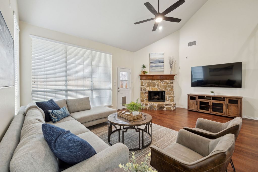 1261 Golf Club Drive, Lantana, TX 76226