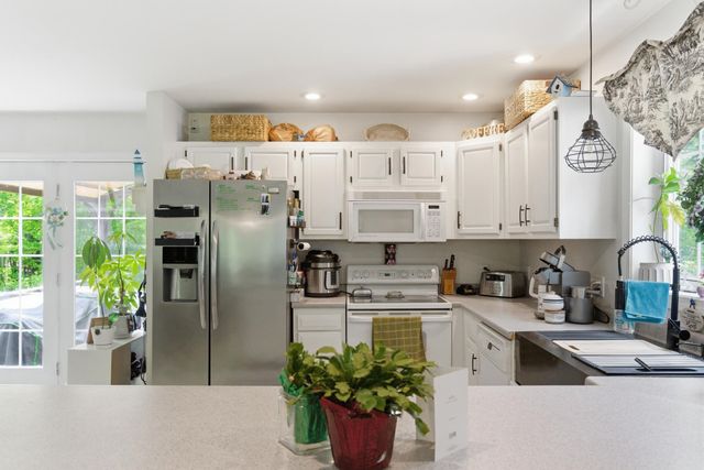 4 Norris Farm Road, Raymond, NH 03077
