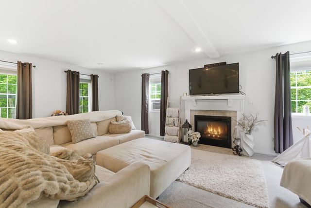 4 Norris Farm Road, Raymond, NH 03077