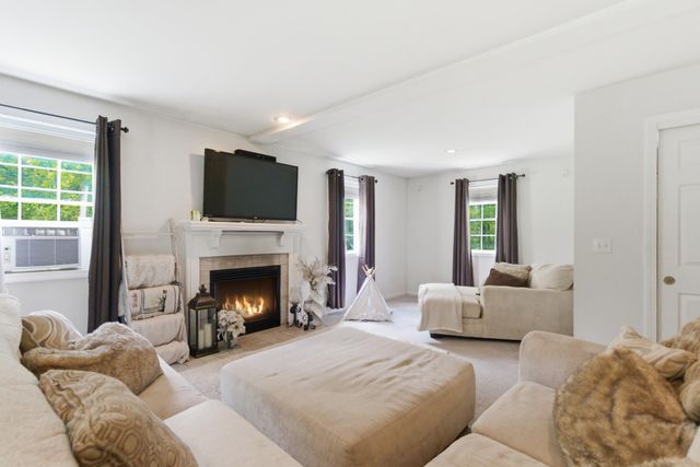 4 Norris Farm Road, Raymond, NH 03077