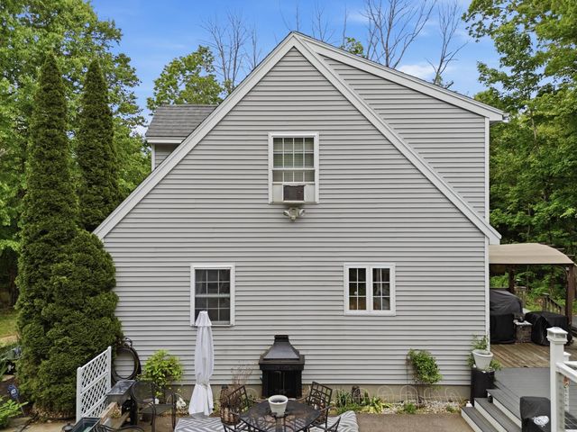 4 Norris Farm Road, Raymond, NH 03077