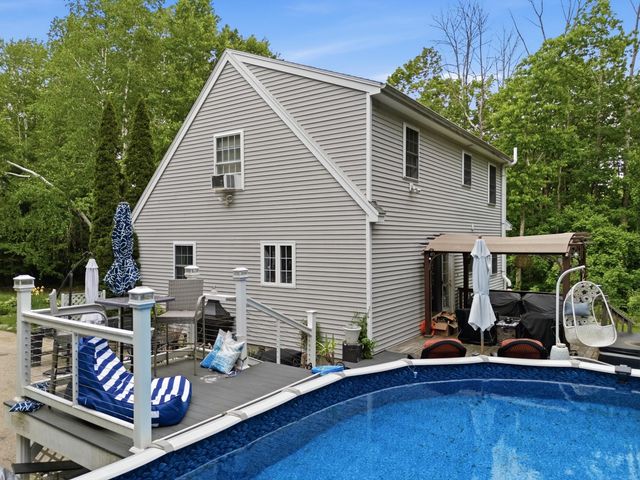 4 Norris Farm Road, Raymond, NH 03077