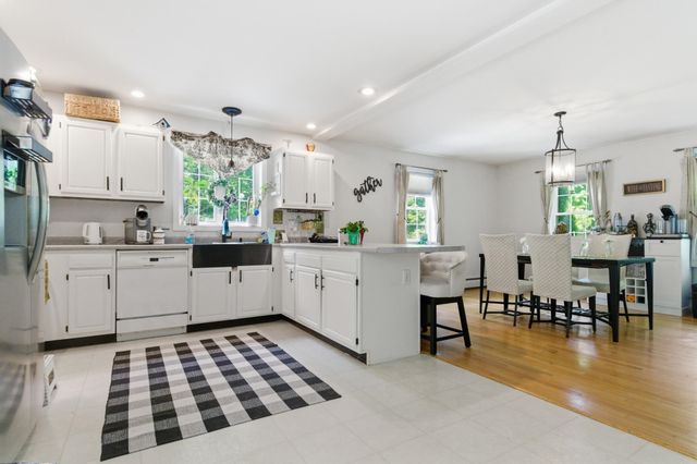 4 Norris Farm Road, Raymond, NH 03077