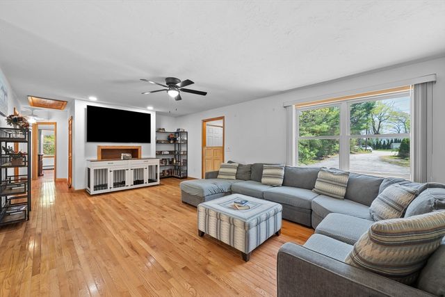 1 Woodmere Rd, Dudley, MA 01571