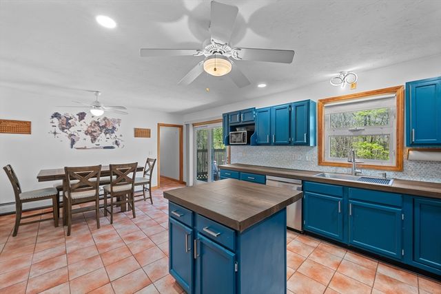 1 Woodmere Rd, Dudley, MA 01571