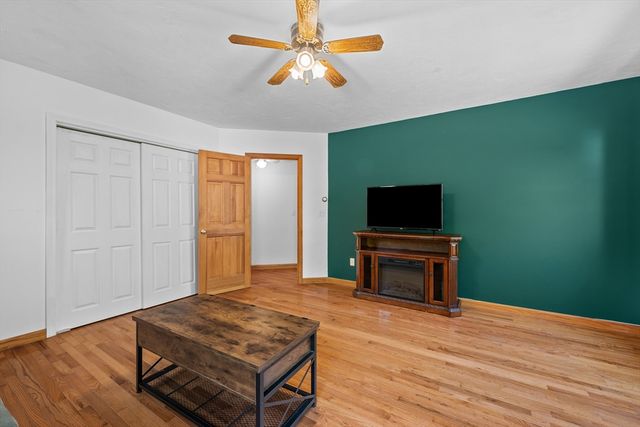 1 Woodmere Rd, Dudley, MA 01571