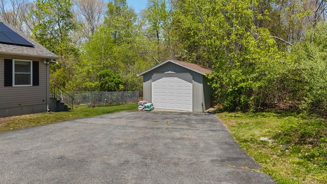 1 Woodmere Rd, Dudley, MA 01571