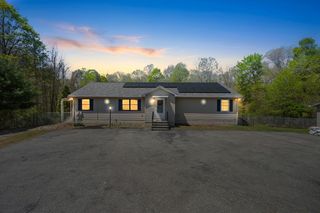 1 Woodmere Rd, Dudley, MA 01571