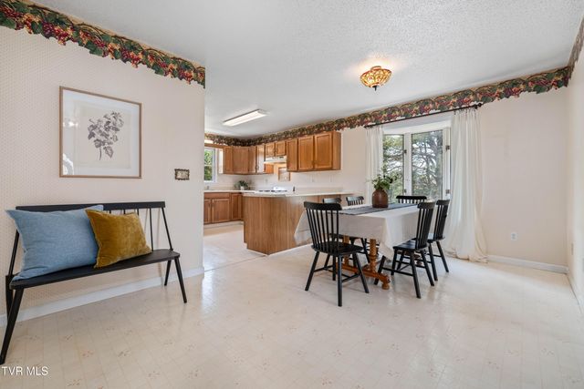 126 Lakeview Lane, Gray, TN 37615
