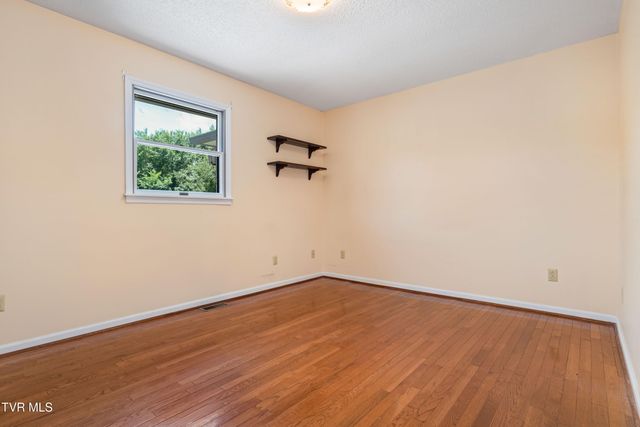 126 Lakeview Lane, Gray, TN 37615