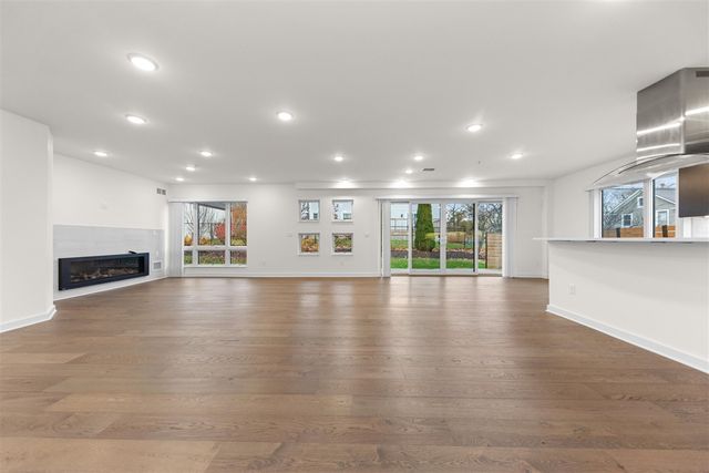 460 W Stadium Boulevard, Ann Arbor, MI 48103