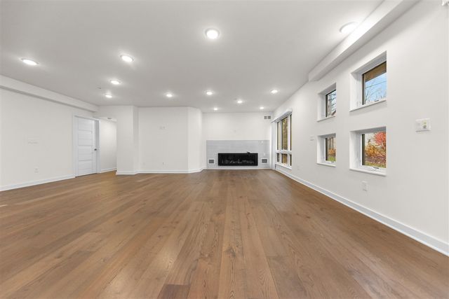 460 W Stadium Boulevard, Ann Arbor, MI 48103