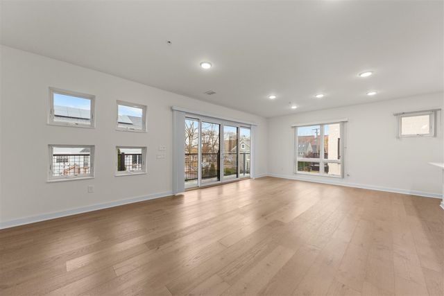 460 W Stadium Boulevard, Ann Arbor, MI 48103