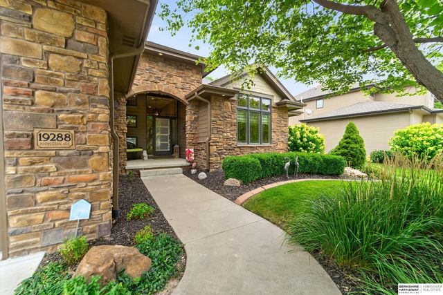 19288 Poppleton Avenue, Omaha, NE 68130