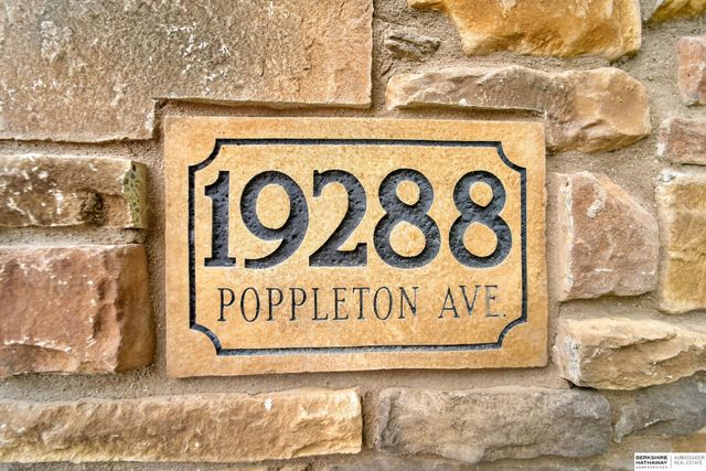 19288 Poppleton Avenue, Omaha, NE 68130