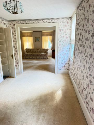 126 Main St, South Hadley, MA 01075