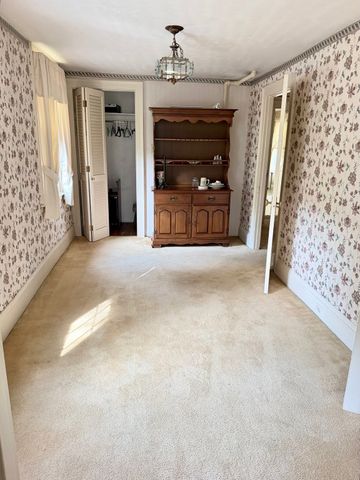 126 Main St, South Hadley, MA 01075