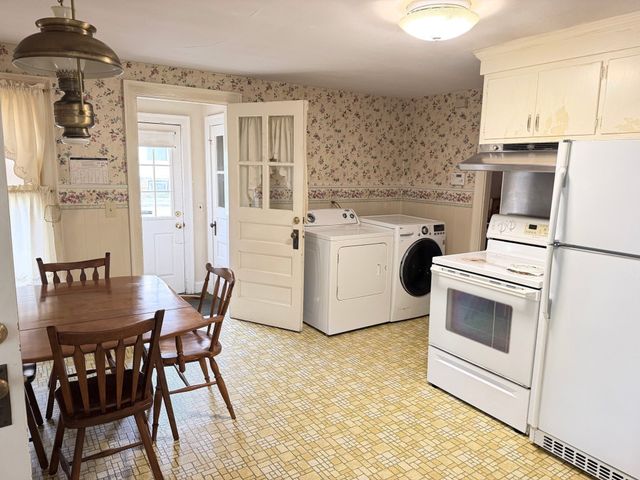 126 Main St, South Hadley, MA 01075