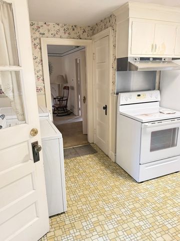 126 Main St, South Hadley, MA 01075