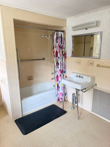 126 Main St, South Hadley, MA 01075