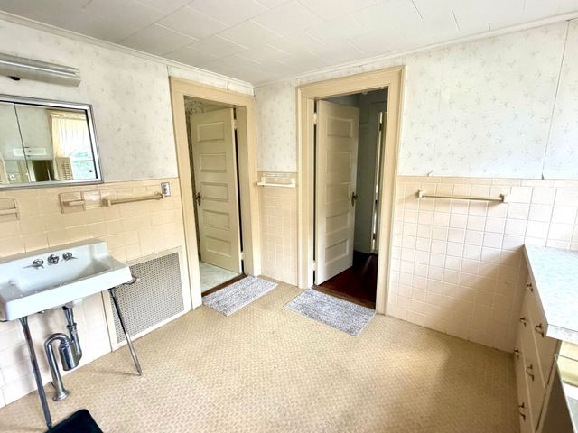 126 Main St, South Hadley, MA 01075