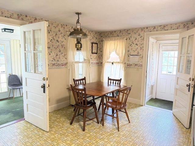 126 Main St, South Hadley, MA 01075
