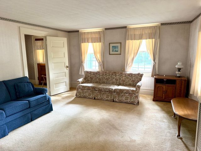 126 Main St, South Hadley, MA 01075