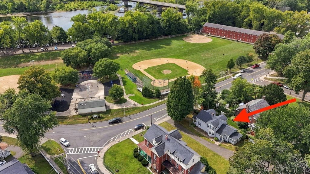 126 Main St, South Hadley, MA 01075