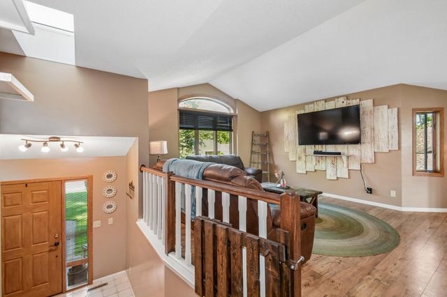17160 Hamilton Drive, Lakeville, MN 55044