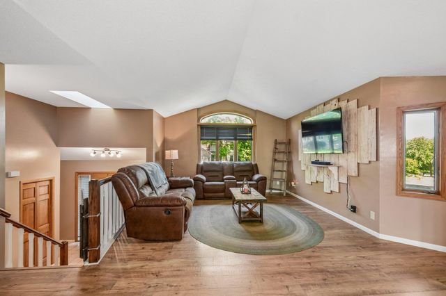 17160 Hamilton Drive, Lakeville, MN 55044