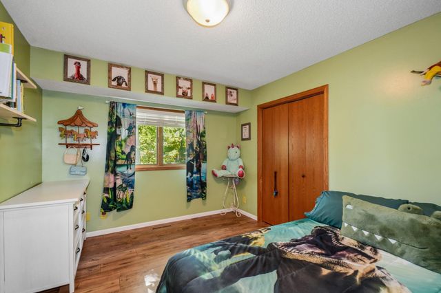 17160 Hamilton Drive, Lakeville, MN 55044