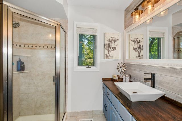17160 Hamilton Drive, Lakeville, MN 55044
