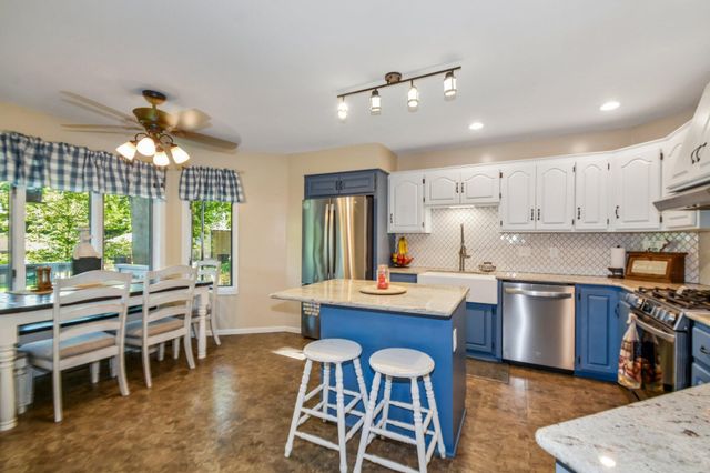 17160 Hamilton Drive, Lakeville, MN 55044