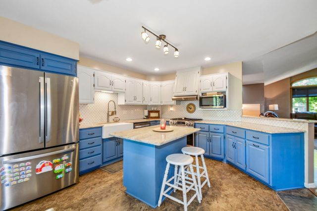 17160 Hamilton Drive, Lakeville, MN 55044
