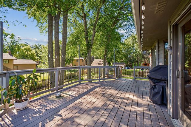 17160 Hamilton Drive, Lakeville, MN 55044