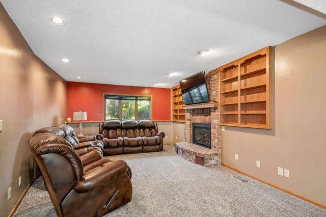 17160 Hamilton Drive, Lakeville, MN 55044