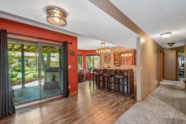17160 Hamilton Drive, Lakeville, MN 55044
