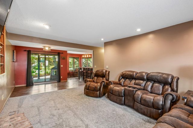 17160 Hamilton Drive, Lakeville, MN 55044