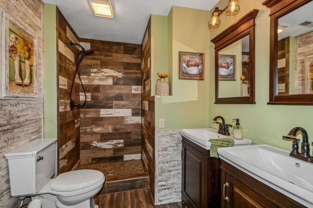 17160 Hamilton Drive, Lakeville, MN 55044