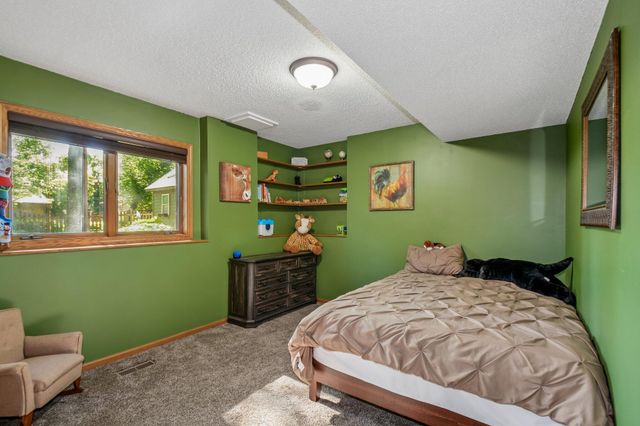 17160 Hamilton Drive, Lakeville, MN 55044