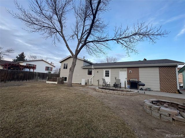 3953 Buena Vista Dr, Loveland, CO 80538