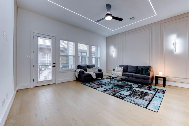 861 Fisher Street G, Houston, TX 77018