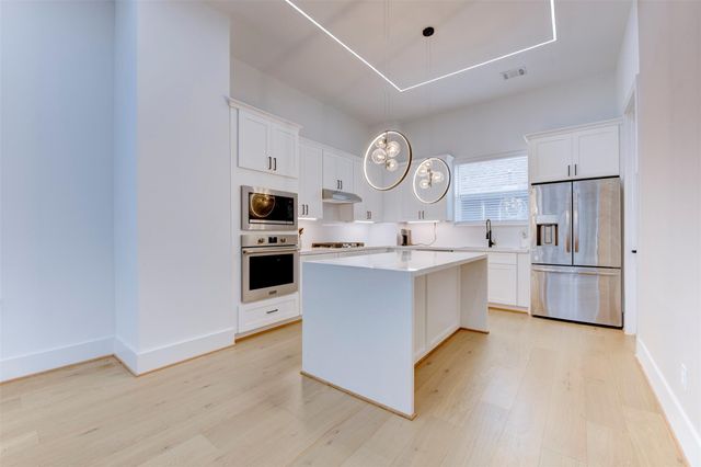 861 Fisher Street G, Houston, TX 77018