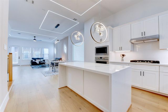 861 Fisher Street G, Houston, TX 77018
