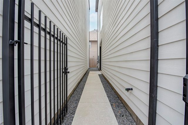 861 Fisher Street G, Houston, TX 77018