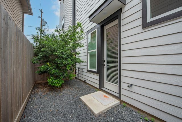 861 Fisher Street G, Houston, TX 77018