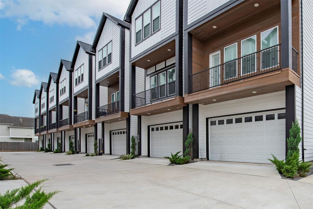 861 Fisher Street G, Houston, TX 77018