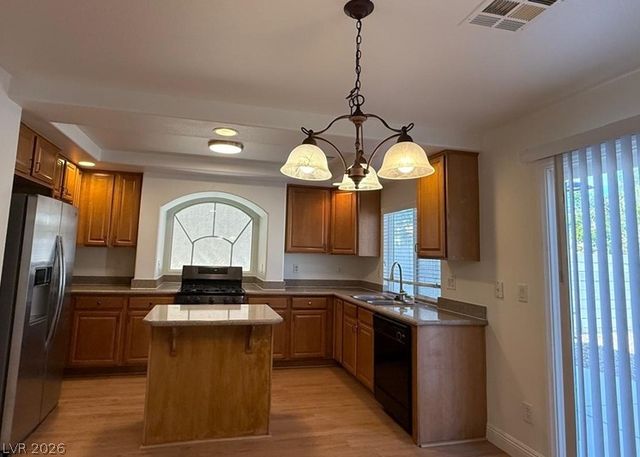 10590 MEDICINE BOW Street, Las Vegas, NV 89183