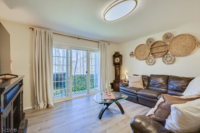 95 Sapphire Ln, Franklin Twp., NJ 08823